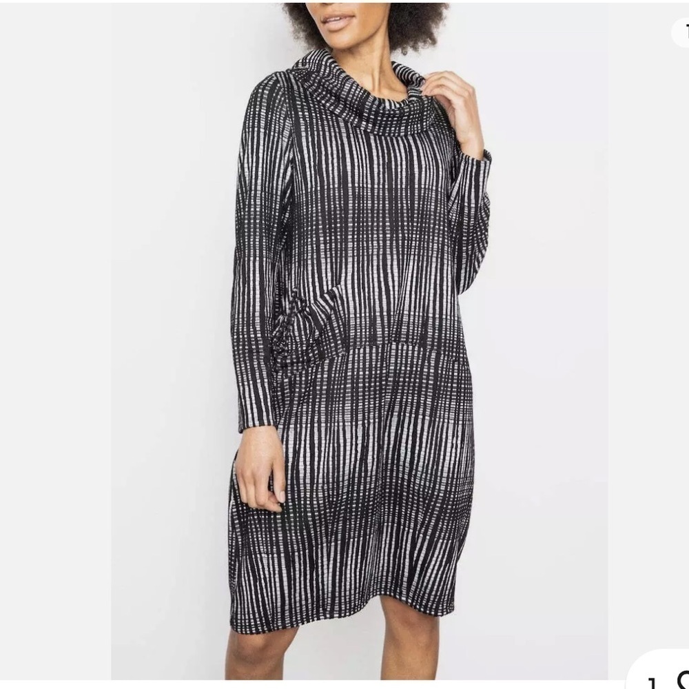 * NWOT HABITAT SZ SM Graphic Drawstring Dress BLACK WHITE